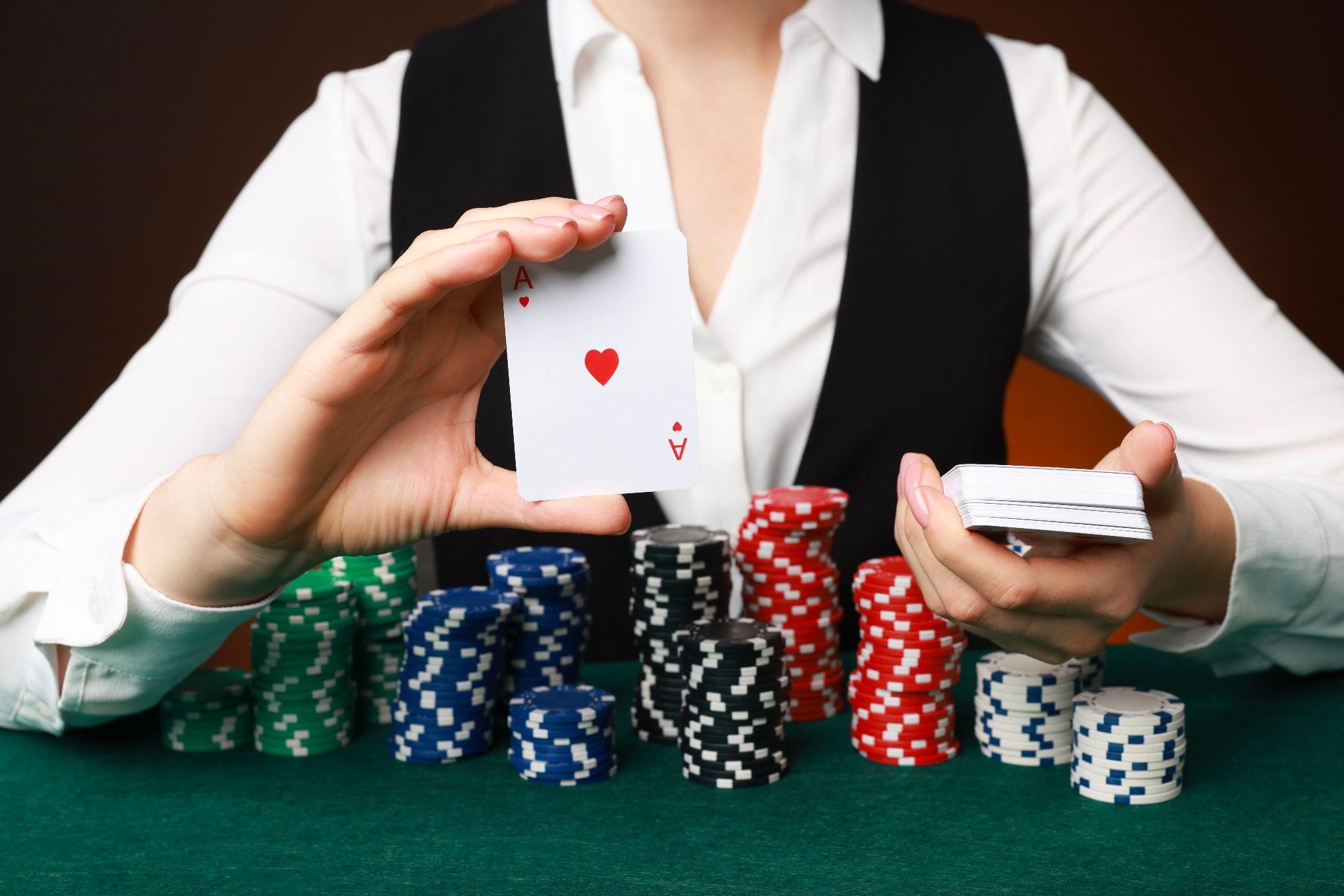 Learning New Poker Variants Online Before Playing Them Live