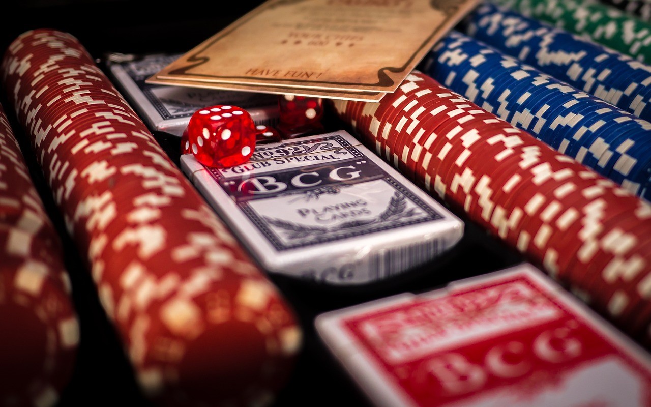 Online Casino Poker: Benefits and Strategies for Beginners