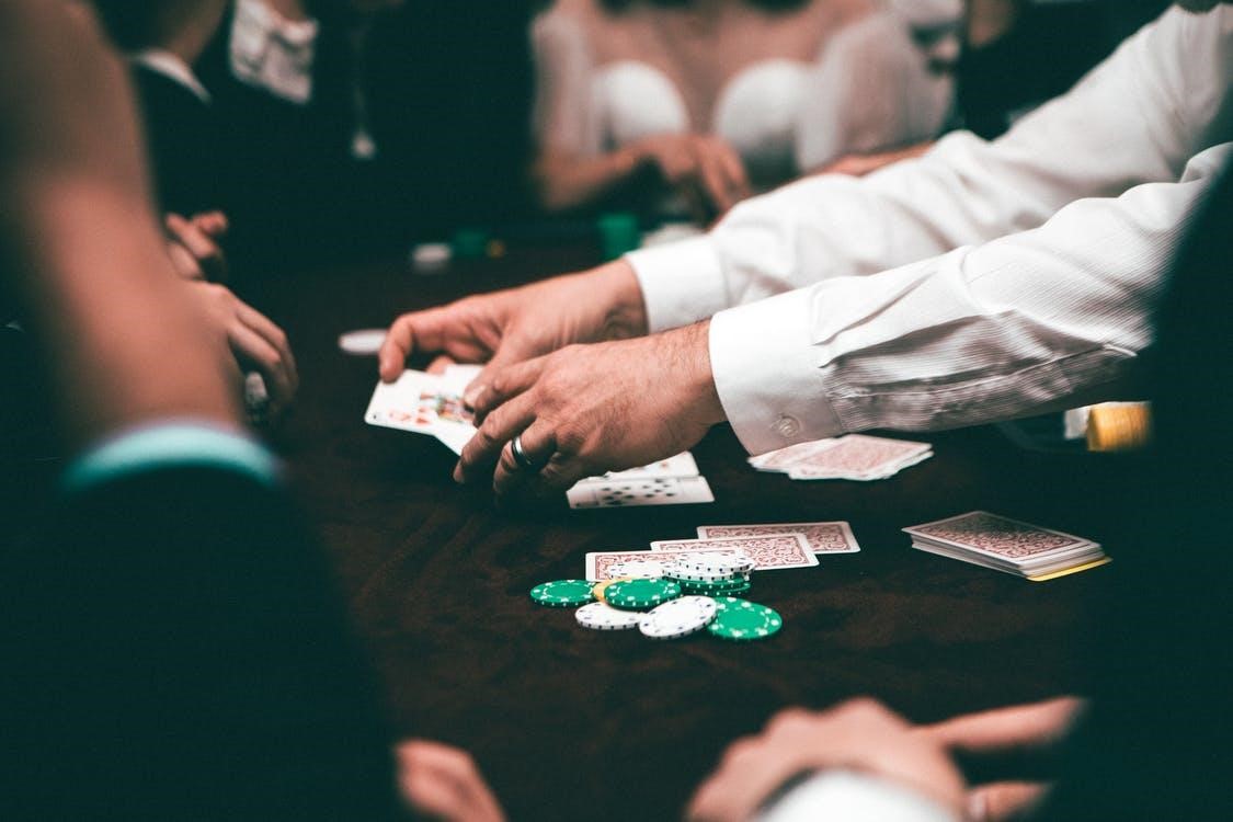 5 Reasons Why Online Poker Beats Live Poker